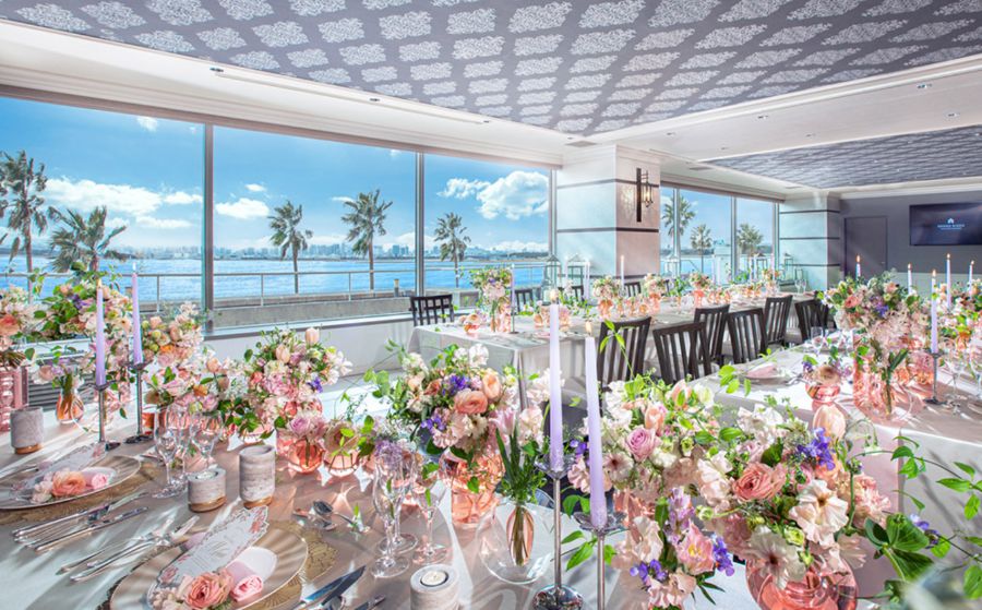 東京湾一望の披露宴会場や人数様に合わせた個室完全貸切など幅広く会場のご提案をさせて頂いております。